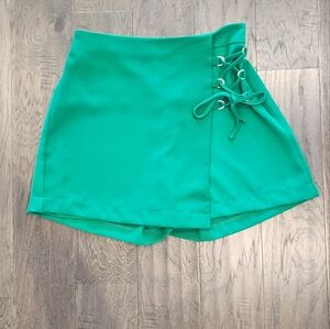 Studio F, size 10 Skort
